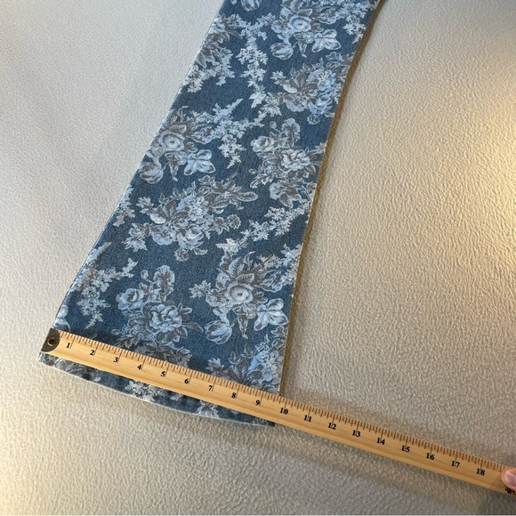 Gap x Love Shack Fancy Women’s ‘70s Flare High Rise Floral Jeans Size 25 - Picture 16 of 16